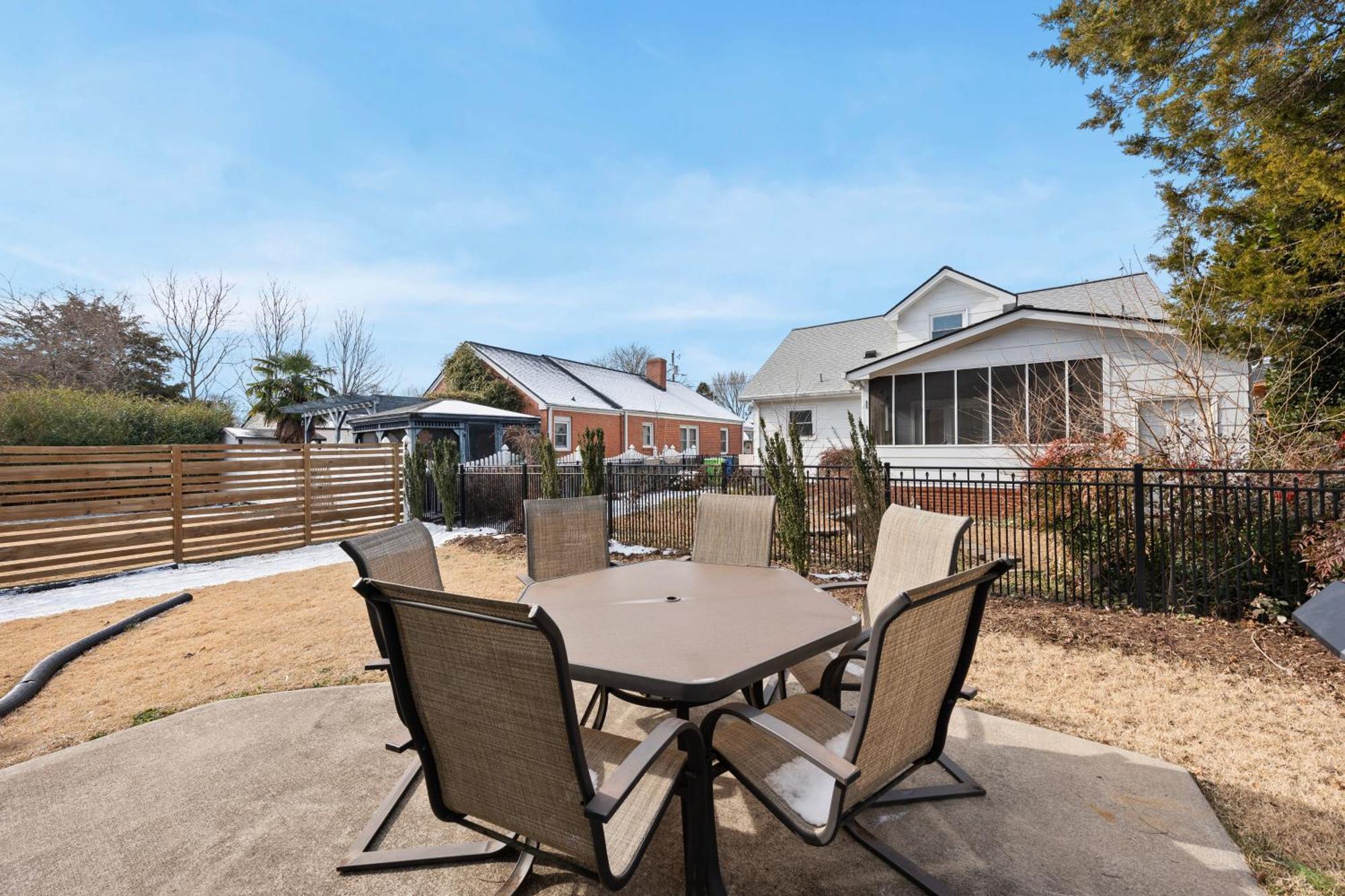 Charming Dt 3-Bed Bungalow With Fenced-In Yard Raleigh Exteriör bild