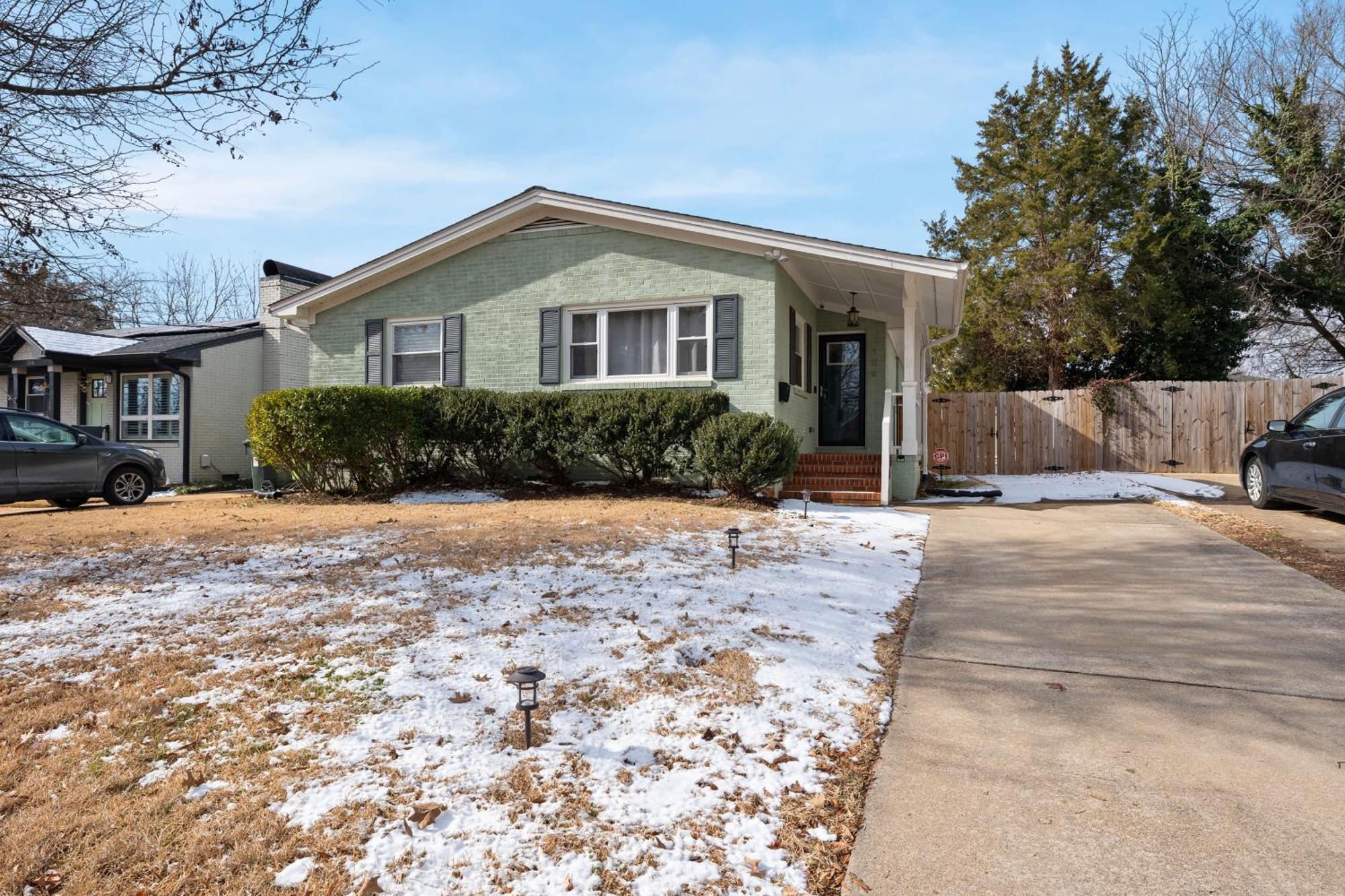 Charming Dt 3-Bed Bungalow With Fenced-In Yard Raleigh Exteriör bild
